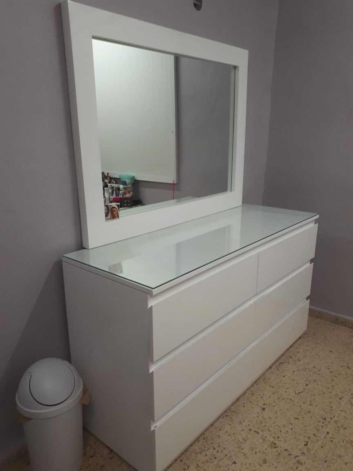 Coiffeuse moderne avec miroir LED et rangements 3