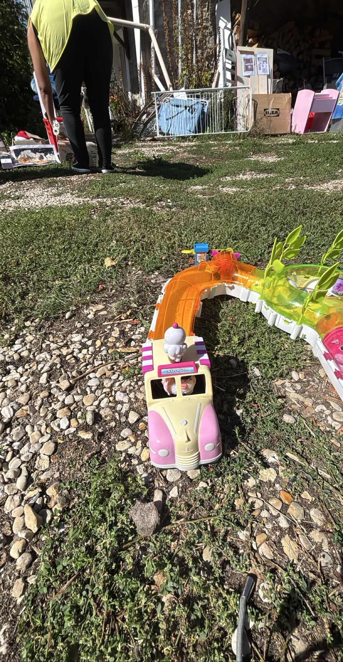 Circuit ZuhZuh Pets avec 8 petits animaux et pièces de rechange 4