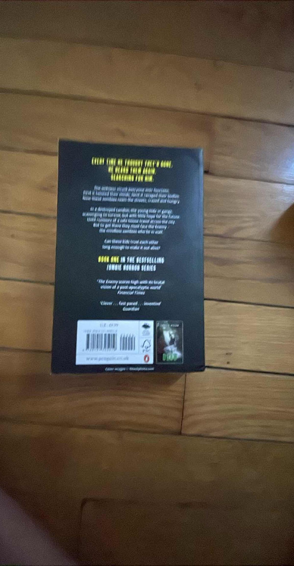 Roman 'The Enemy' de Charlie Higson 2