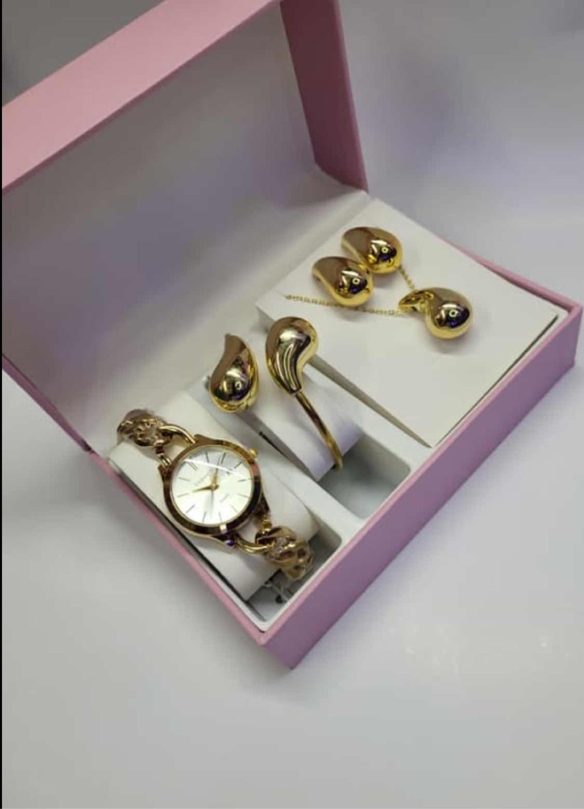 Ensemble de bijoux fantaisie et montre