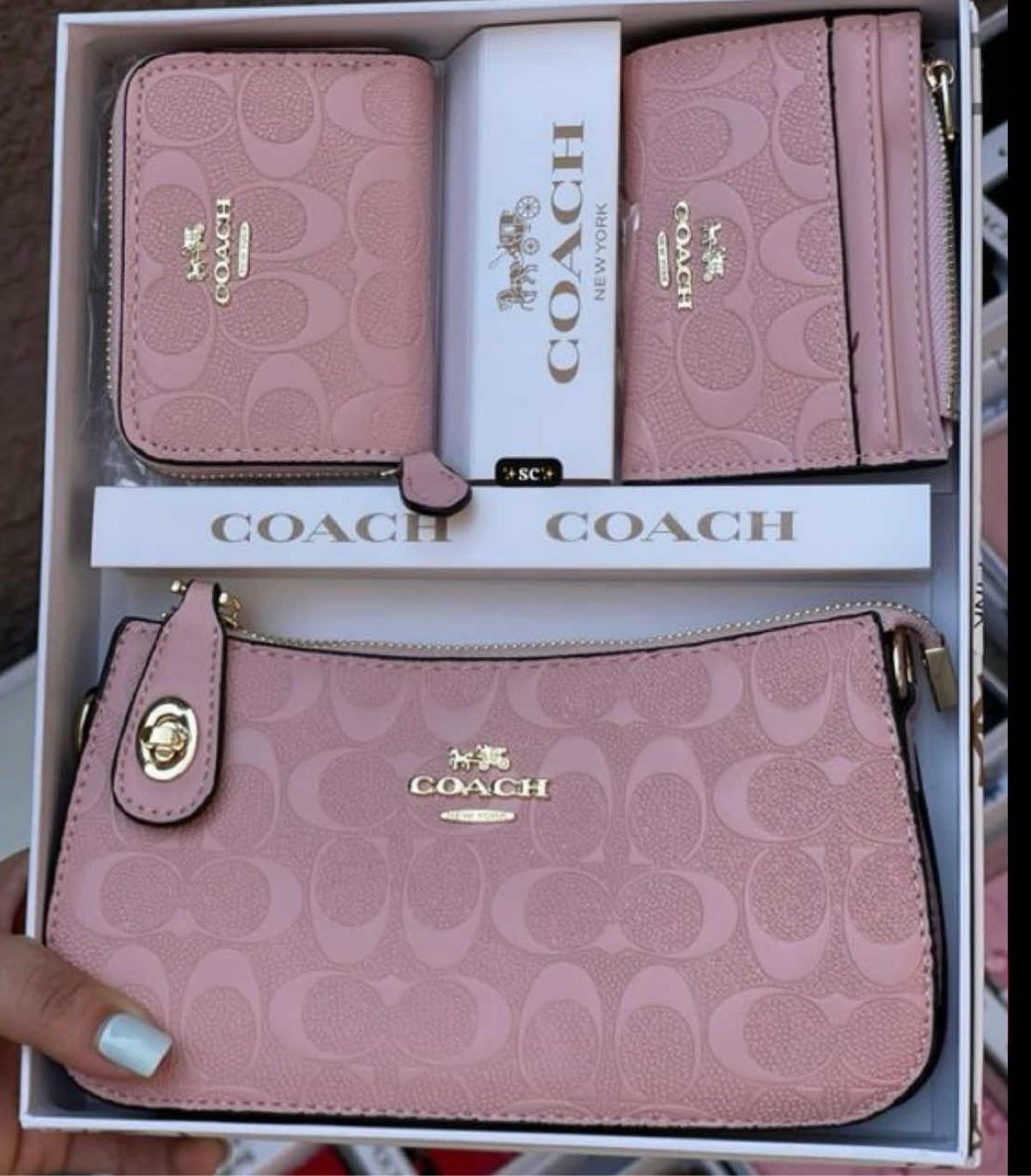 Lot d'accessoires et sacs Coach roses et blancs avec charms cerises