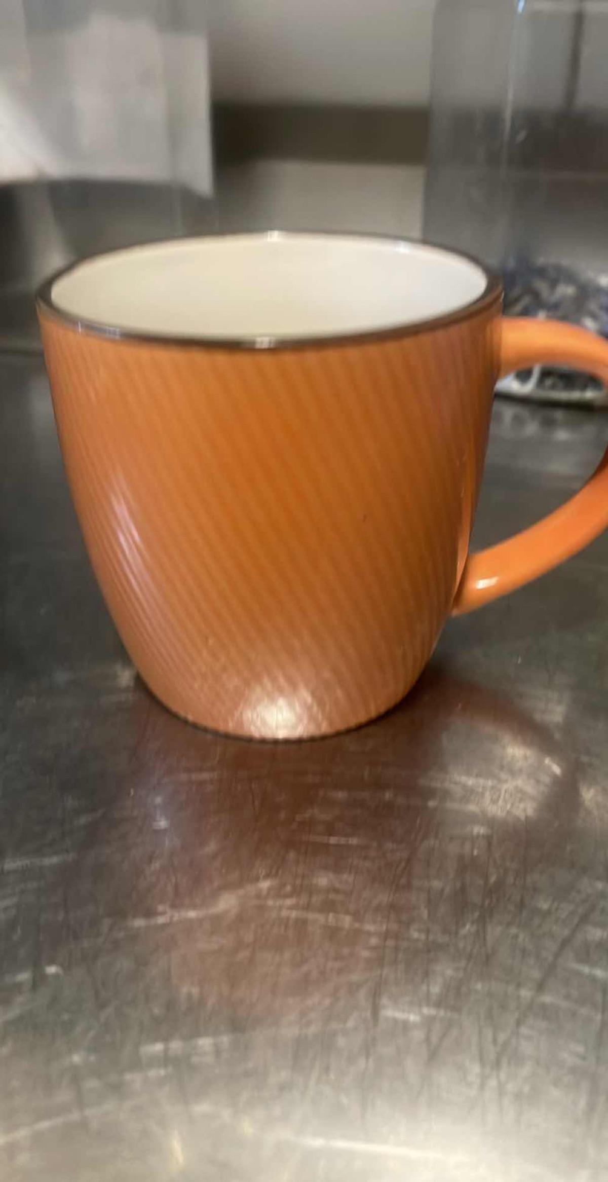Tasse à café/thé en céramique orange texturée