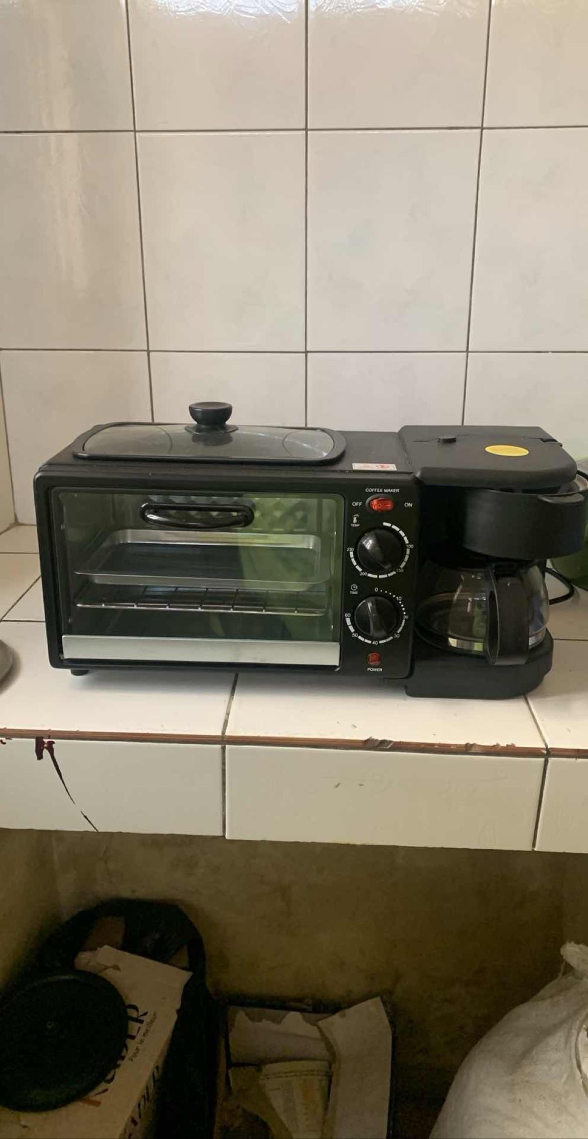 Station petit-déjeuner multifonction 3-en-1 (four, cafetière, plaque)